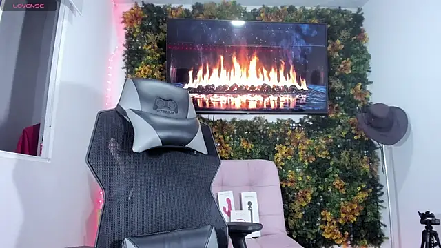 emily palmeer online show from April 2026 08:42:02 AM