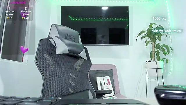 emily palmeer online show from November 2025 10:37:02 AM