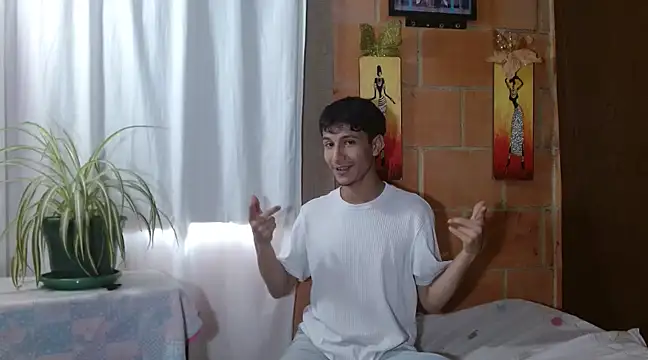 Snapshot of littlegoldenangels chatting on January 2025 08:16:01 PM littlegoldenangels online show from January 2025 08:16:01 PM