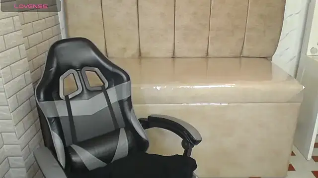 Snapshot of _Charlotte_v chatting on December 2025 03:55:01 AM Charlotte v online show from December 2025 03:55:01 AM