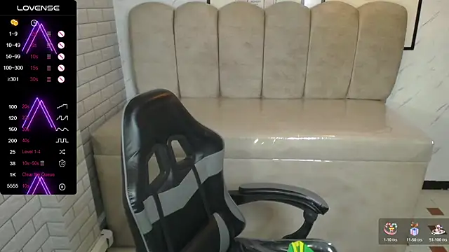 Snapshot of _Charlotte_v chatting on November 2025 04:08:01 PM Charlotte v online show from November 2025 04:08:01 PM