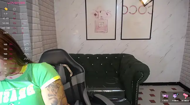 Snapshot of _Charlotte_v chatting on February 2025 01:32:02 PM Charlotte v online show from February 2025 01:32:02 PM