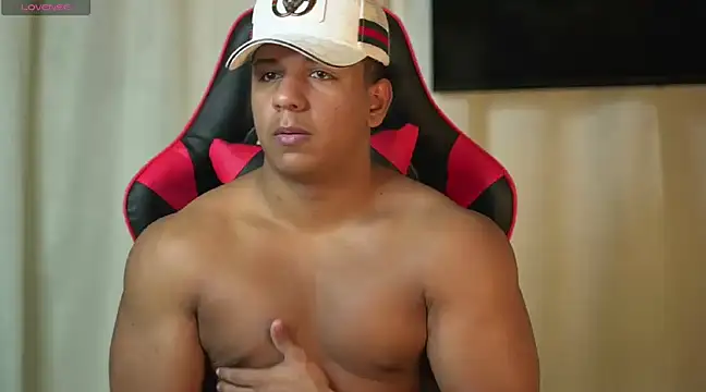 Snapshot of May_Dylan1 chatting on January 2025 06:00:02 AM May Dylan1 online show from January 2025 06:00:02 AM