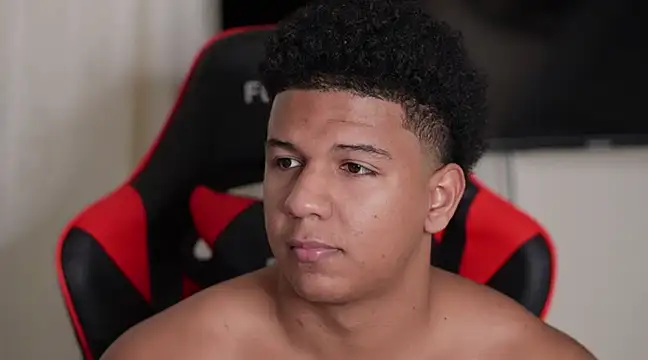 Snapshot of May_Dylan1 chatting on December 2024 02:11:01 AM May Dylan1 online show from December 2024 02:11:01 AM