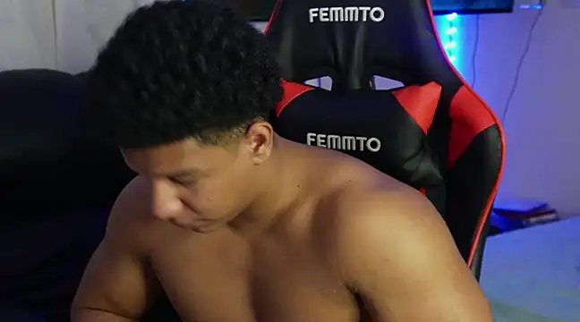 Snapshot of May_Dylan1 chatting on December 2024 04:53:02 PM May Dylan1 online show from December 2024 04:53:02 PM