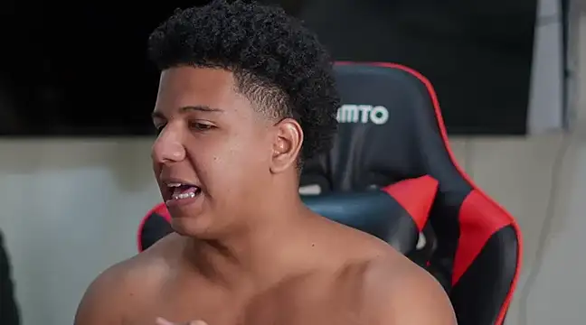 Snapshot of May_Dylan1 chatting on December 2024 03:28:02 AM May Dylan1 online show from December 2024 03:28:02 AM