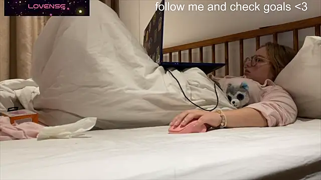 JacyWinslat online show from December 2025 02:43:02 PM