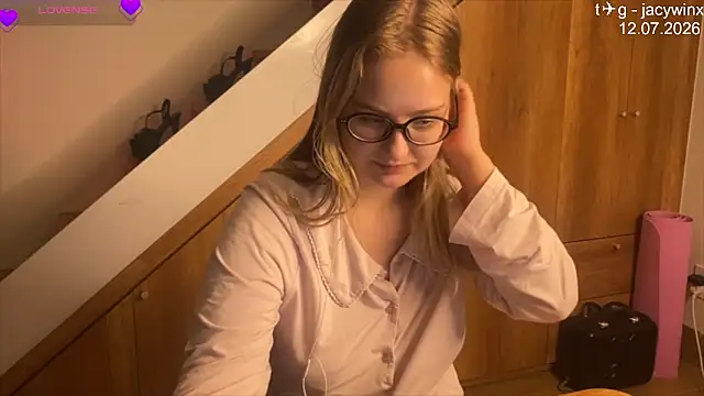 JacyWinslat online show from July 2026 10:21:02 PM
