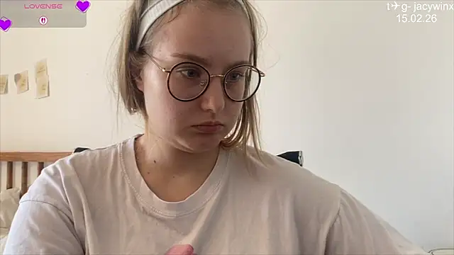 JacyWinslat online show from February 2026 07:09:01 AM