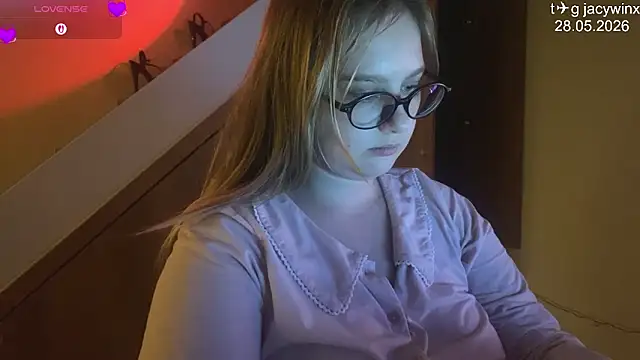 JacyWinslat online show from May 2026 08:59:01 PM