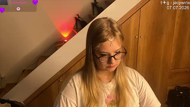 JacyWinslat online show from July 2026 07:47:02 PM