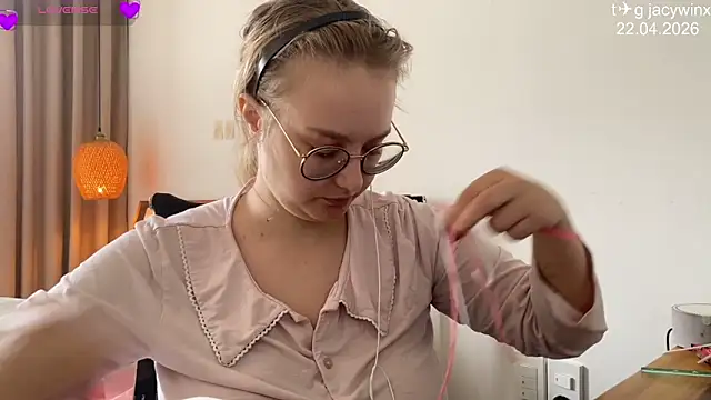 JacyWinslat online show from April 2026 05:36:02 AM