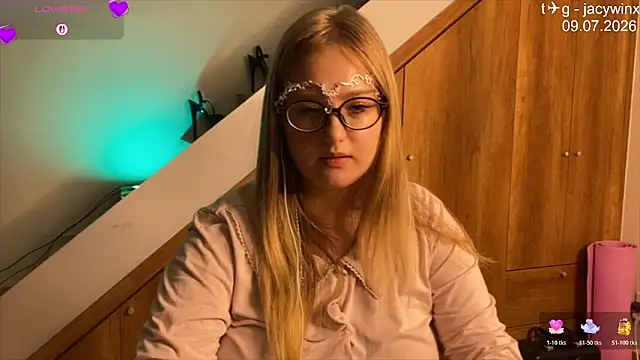 JacyWinslat online show from July 2026 01:43:01 PM