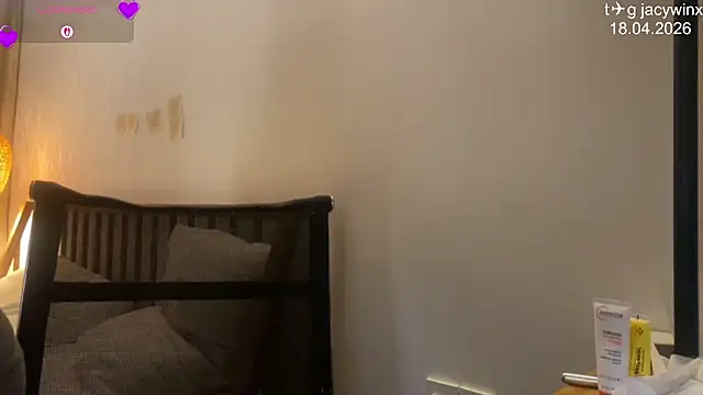 JacyWinslat online show from April 2026 07:07:02 PM