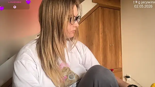 JacyWinslat online show from May 2026 07:57:02 AM