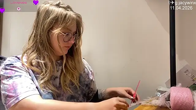 JacyWinslat online show from April 2026 01:15:02 PM