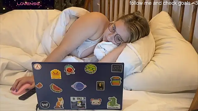 JacyWinslat online show from January 2026 12:12:02 PM