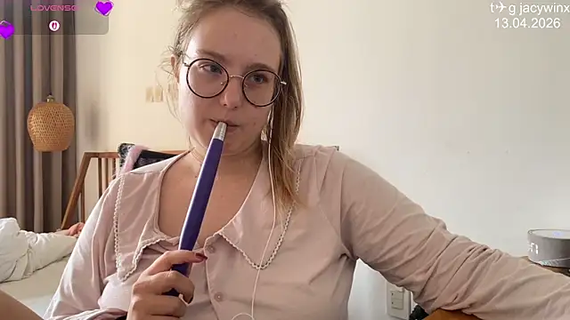 JacyWinslat online show from April 2026 10:08:01 AM