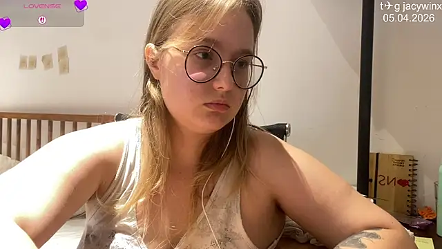 JacyWinslat online show from April 2026 04:02:01 PM