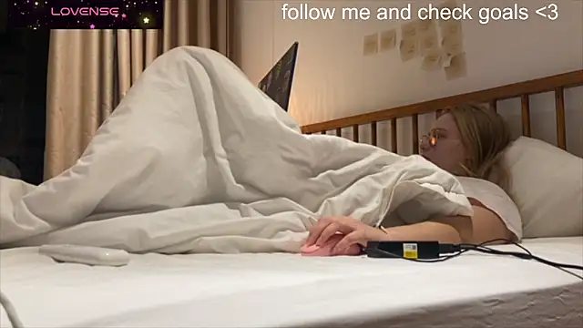 JacyWinslat online show from December 2025 12:49:02 PM