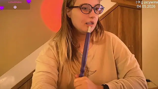 JacyWinslat online show from May 2026 08:06:01 AM