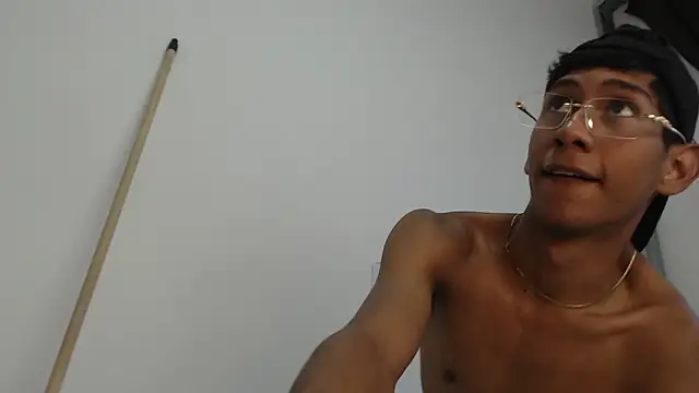 Nick Collins18 online show from November 2025 08:02:02 PM