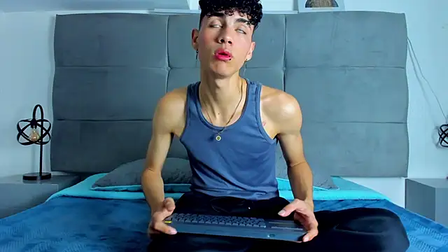 NeoRaptis online show from February 2025 08:10:01 PM
