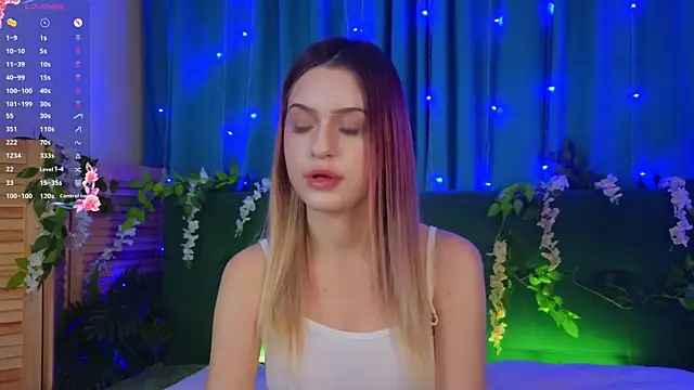 Snapshot of AlinaWalters chatting on January 2026 09:40:01 PM AlinaWalters online show from January 2026 09:40:01 PM