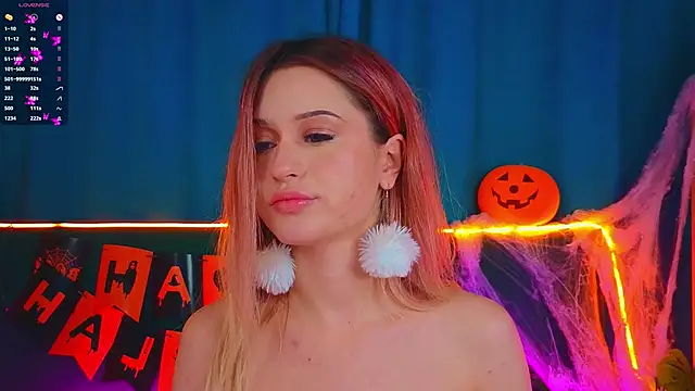 Snapshot of AlinaWalters chatting on November 2025 08:14:02 PM AlinaWalters online show from November 2025 08:14:02 PM