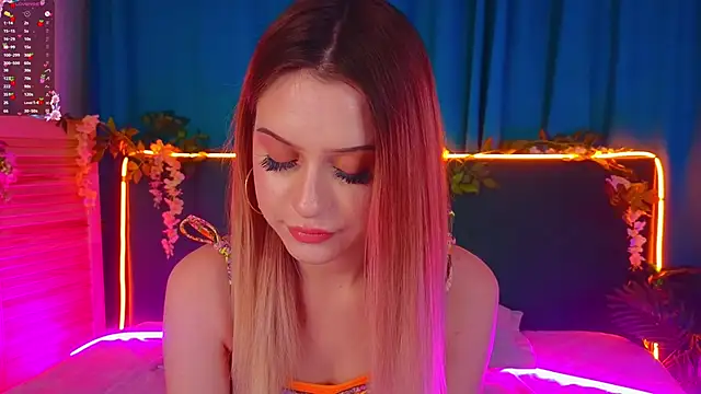 Snapshot of AlinaWalters chatting on November 2025 08:42:02 PM AlinaWalters online show from November 2025 08:42:02 PM