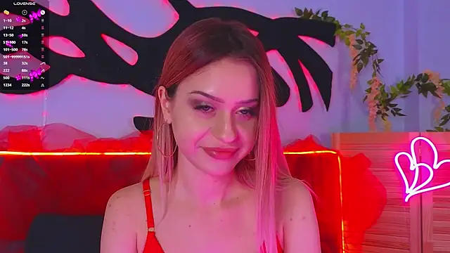 Snapshot of AlinaWalters chatting on October 2025 08:32:02 PM AlinaWalters online show from October 2025 08:32:02 PM