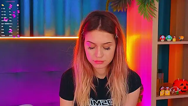 Snapshot of AlinaWalters chatting on November 2025 09:08:02 PM AlinaWalters online show from November 2025 09:08:02 PM