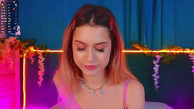 Snapshot of AlinaWalters chatting on November 2025 08:46:02 PM AlinaWalters online show from November 2025 08:46:02 PM