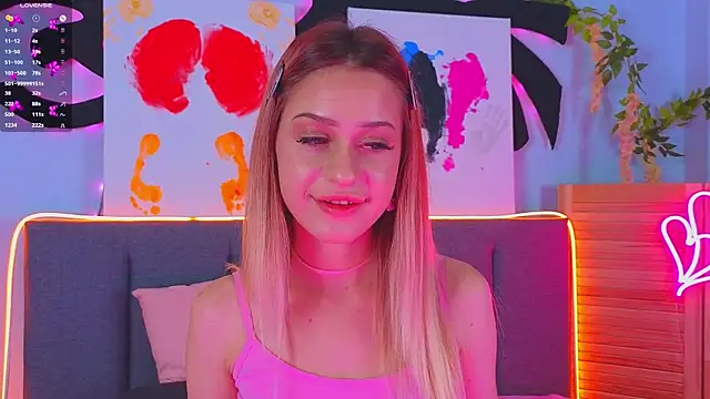 Snapshot of AlinaWalters chatting on October 2025 08:23:02 PM AlinaWalters online show from October 2025 08:23:02 PM