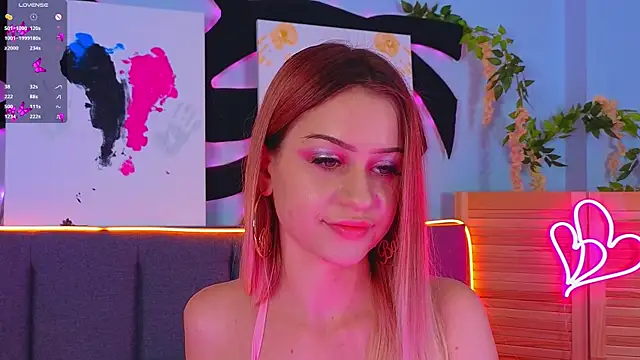 Snapshot of AlinaWalters chatting on October 2025 08:46:02 PM AlinaWalters online show from October 2025 08:46:02 PM