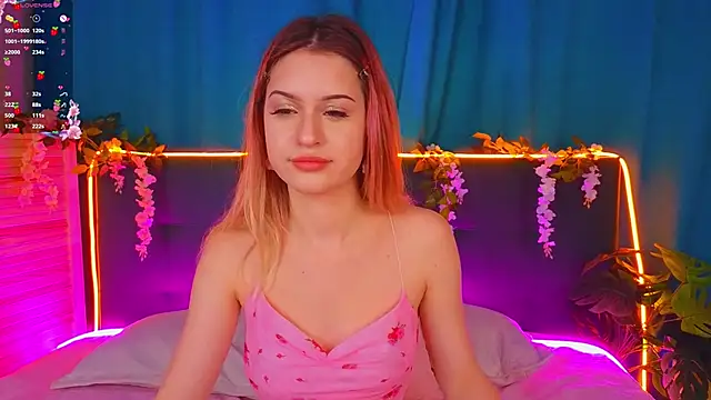 Snapshot of AlinaWalters chatting on November 2025 08:12:01 PM AlinaWalters online show from November 2025 08:12:01 PM