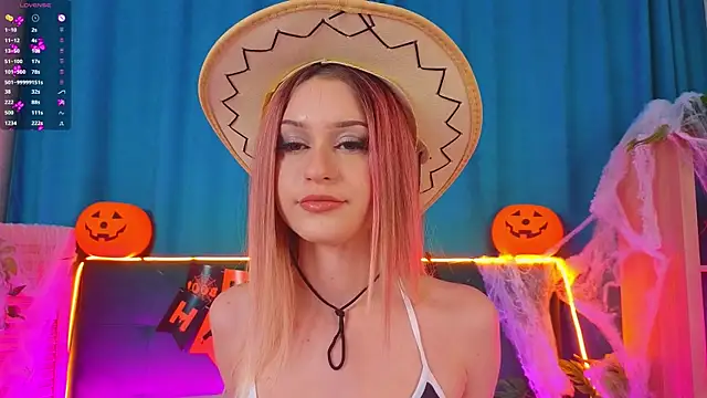 Snapshot of AlinaWalters chatting on October 2025 09:03:01 PM AlinaWalters online show from October 2025 09:03:01 PM