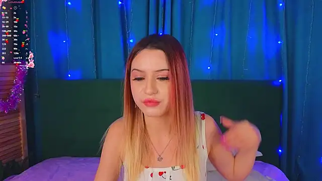 Snapshot of AlinaWalters chatting on December 2025 09:03:02 PM AlinaWalters online show from December 2025 09:03:02 PM