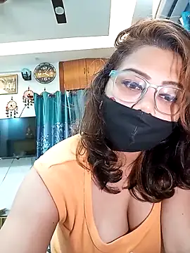 Snapshot of Cute-mona chatting on October 2025 10:38:02 AM Cute-mona online show from October 2025 10:38:02 AM