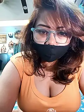 Snapshot of Cute-mona chatting on October 2025 10:44:01 PM Cute-mona online show from October 2025 10:44:01 PM