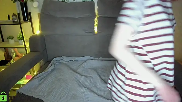 Little Chips online show from December 2025 05:25:02 PM