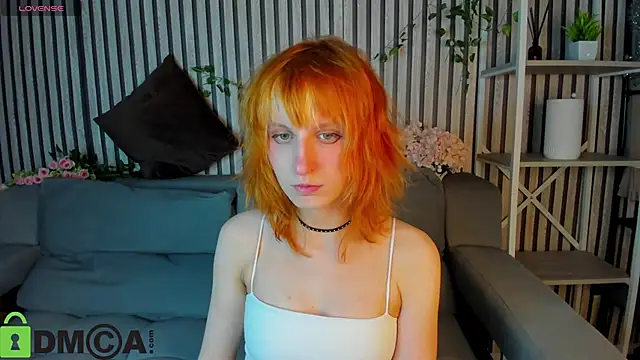 Snapshot of Little_Chips chatting on June 2026 05:28:02 PM Little Chips online show from June 2026 05:28:02 PM