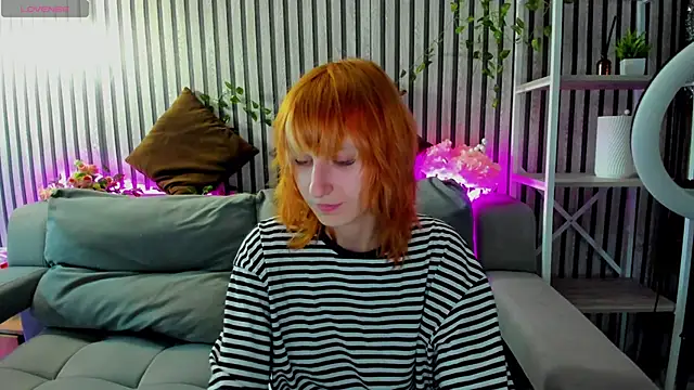 Snapshot of Little_Chips chatting on June 2026 05:29:02 PM Little Chips online show from June 2026 05:29:02 PM