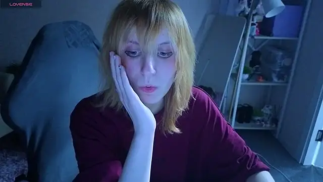 Snapshot of Little_Chips chatting on May 2026 05:20:02 PM Little Chips online show from May 2026 05:20:02 PM