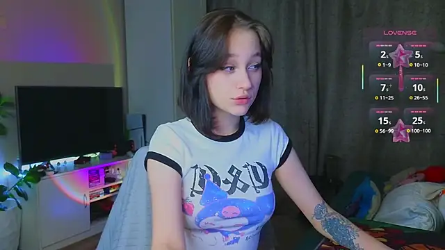 Snapshot of MaryRace chatting on October 2025 12:13:02 PM MaryRace online show from October 2025 12:13:02 PM