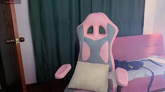 Snapshot of vittorialombardi__ chatting on June 2026 06:52:02 AM vittorialombardi online show from June 2026 06:52:02 AM