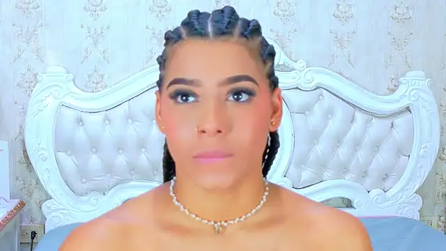 TiaraRosse online show from November 2025 01:00:02 PM