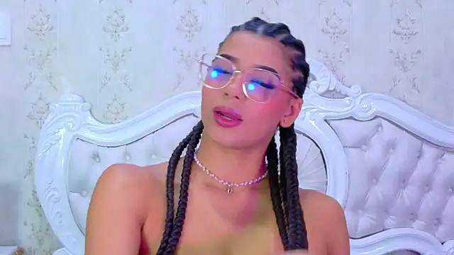 TiaraRosse online show from November 2025 01:11:01 PM