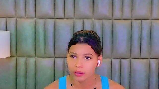 TiaraRosse online show from March 2026 12:00:01 PM