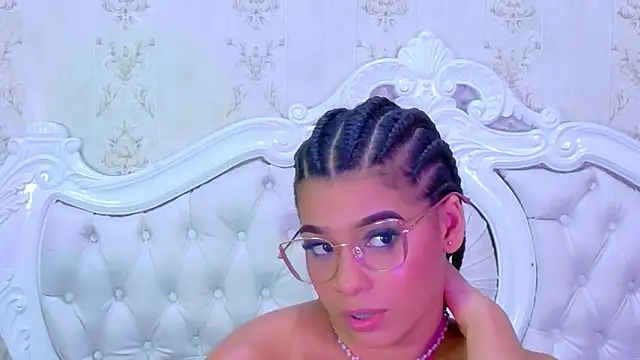 TiaraRosse online show from November 2025 05:03:02 PM